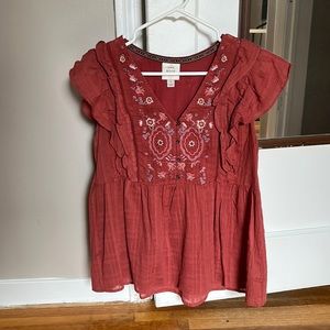 Blouse with capped sleeves and lace flower detail